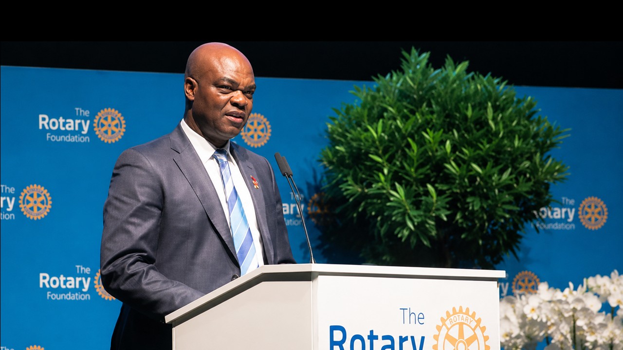 Olayinka Hakeem Babalola Presidente del Rotary International 2026/2027